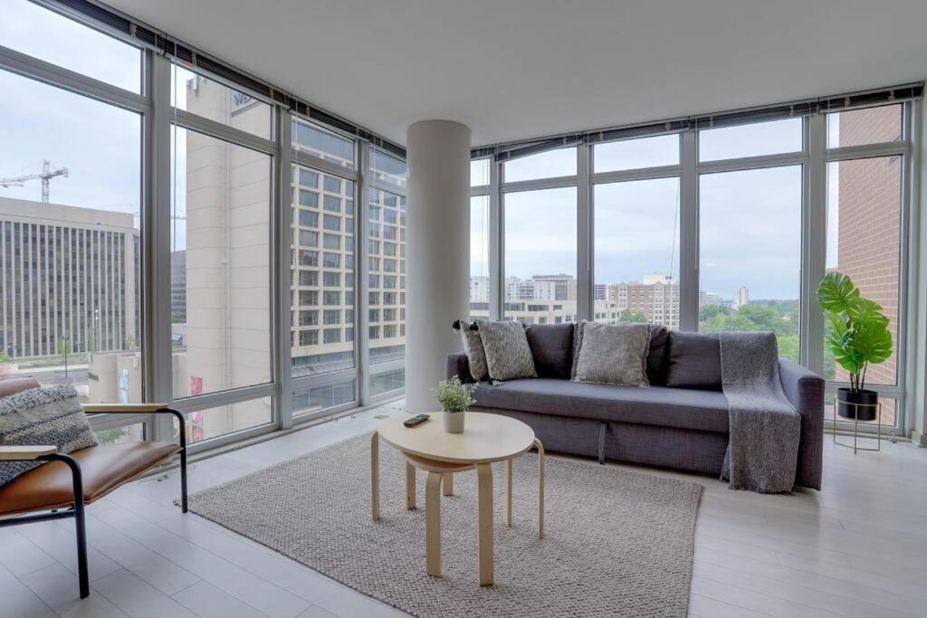 Wonderful 2Br Apartment At Crystal City 알링턴 외부 사진