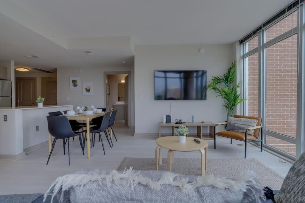 Wonderful 2Br Apartment At Crystal City 알링턴 외부 사진