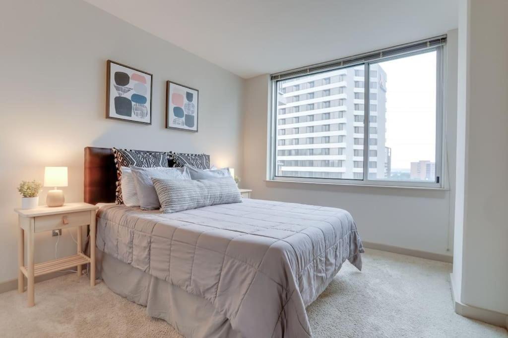 Wonderful 2Br Apartment At Crystal City 알링턴 외부 사진