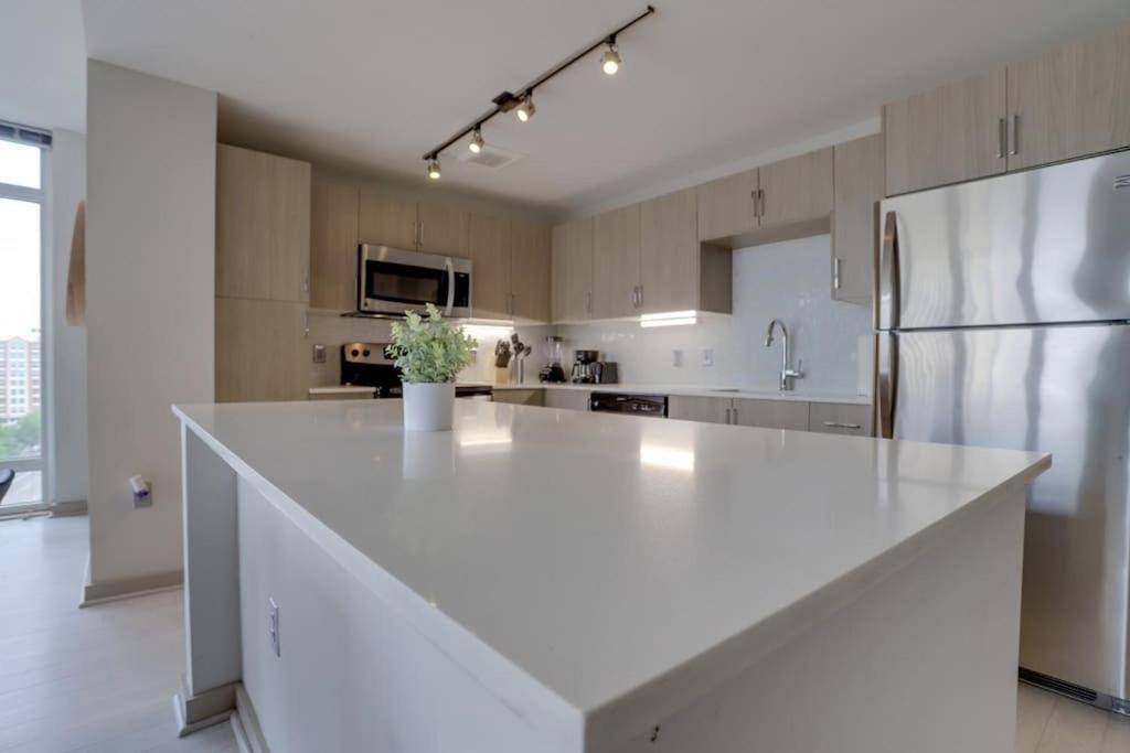 Wonderful 2Br Apartment At Crystal City 알링턴 외부 사진