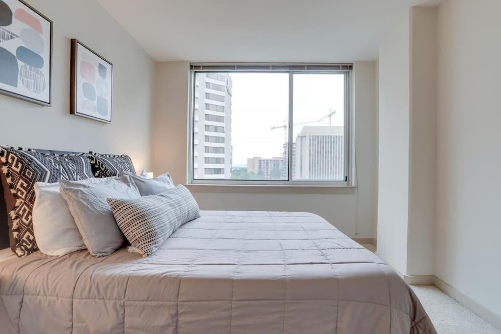 Wonderful 2Br Apartment At Crystal City 알링턴 외부 사진